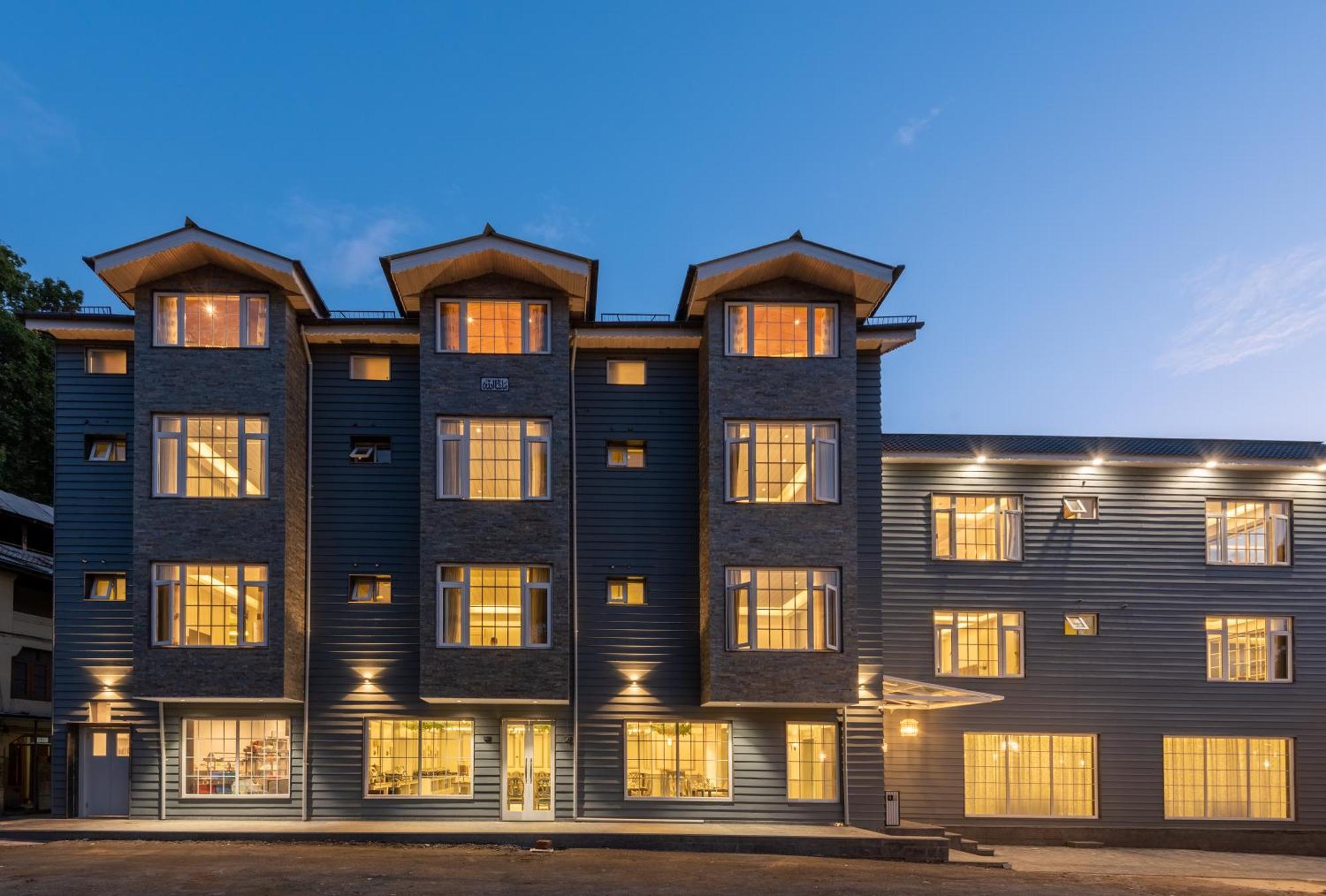 Hotel Grand Boulevard Durgjan Exterior photo