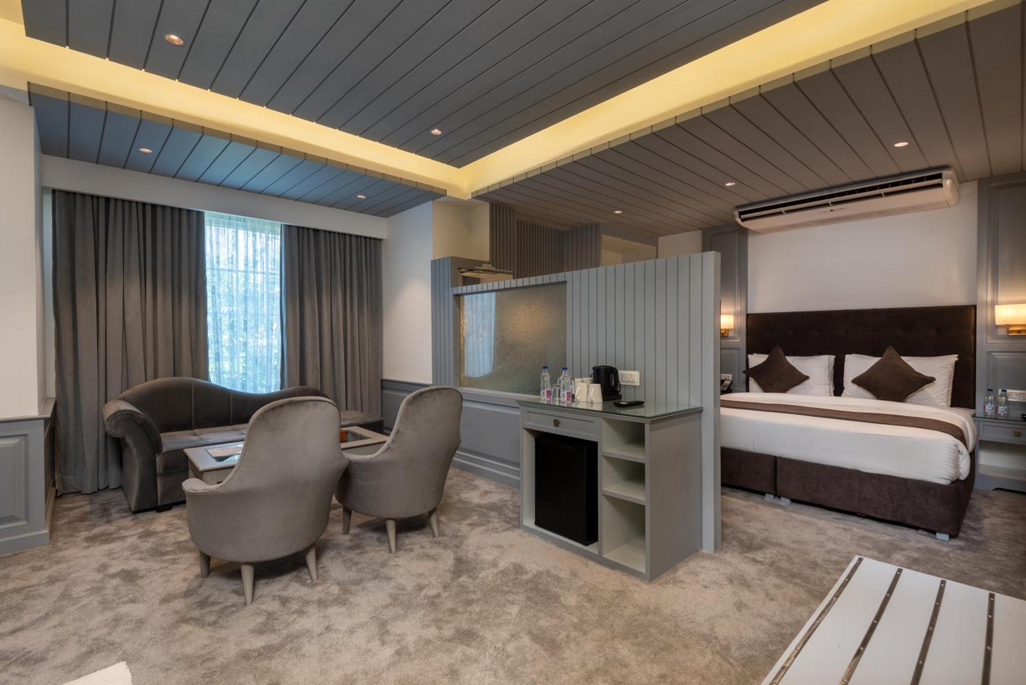 Hotel Grand Boulevard Durgjan Room photo