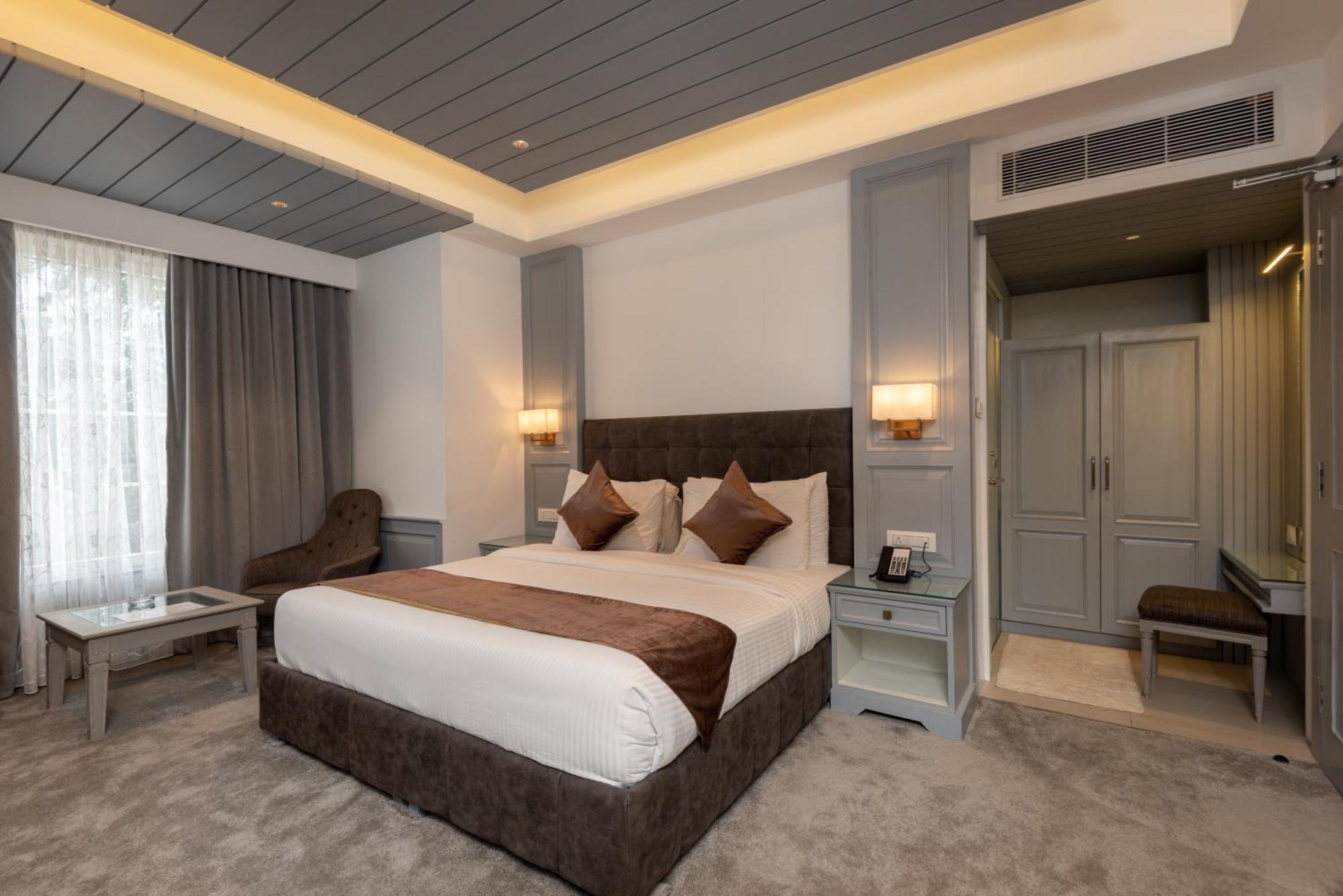 Hotel Grand Boulevard Durgjan Room photo