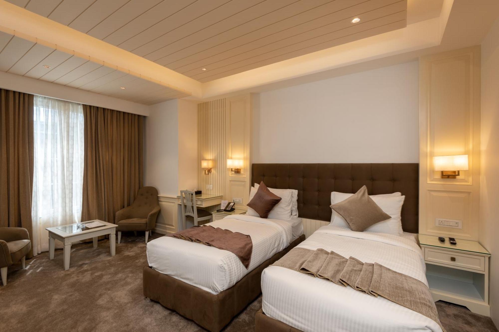 Hotel Grand Boulevard Durgjan Room photo