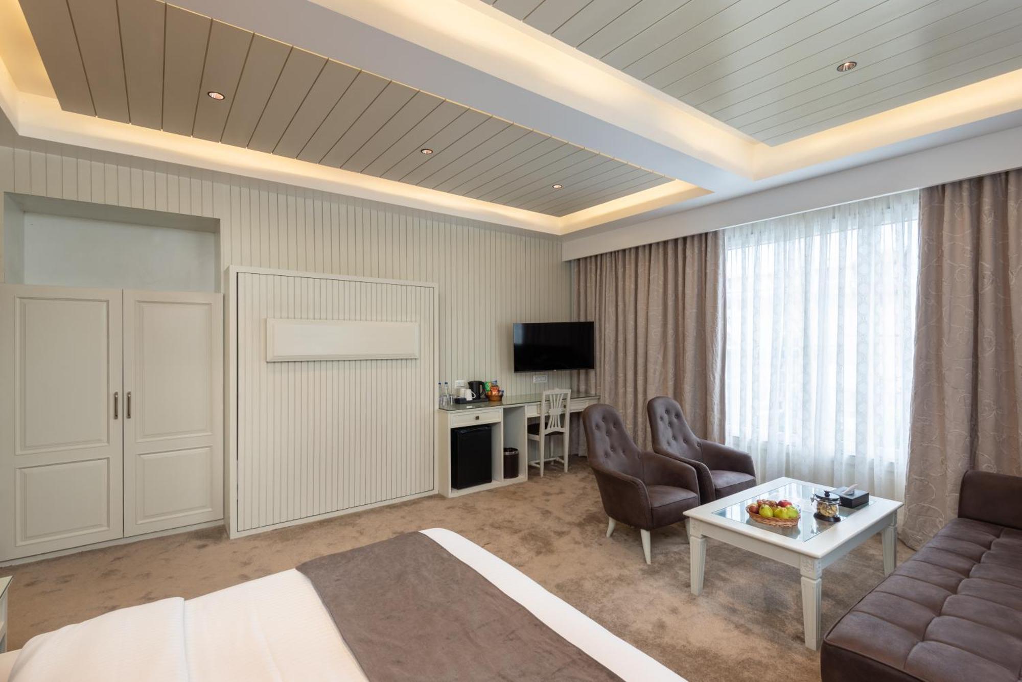 Hotel Grand Boulevard Durgjan Room photo